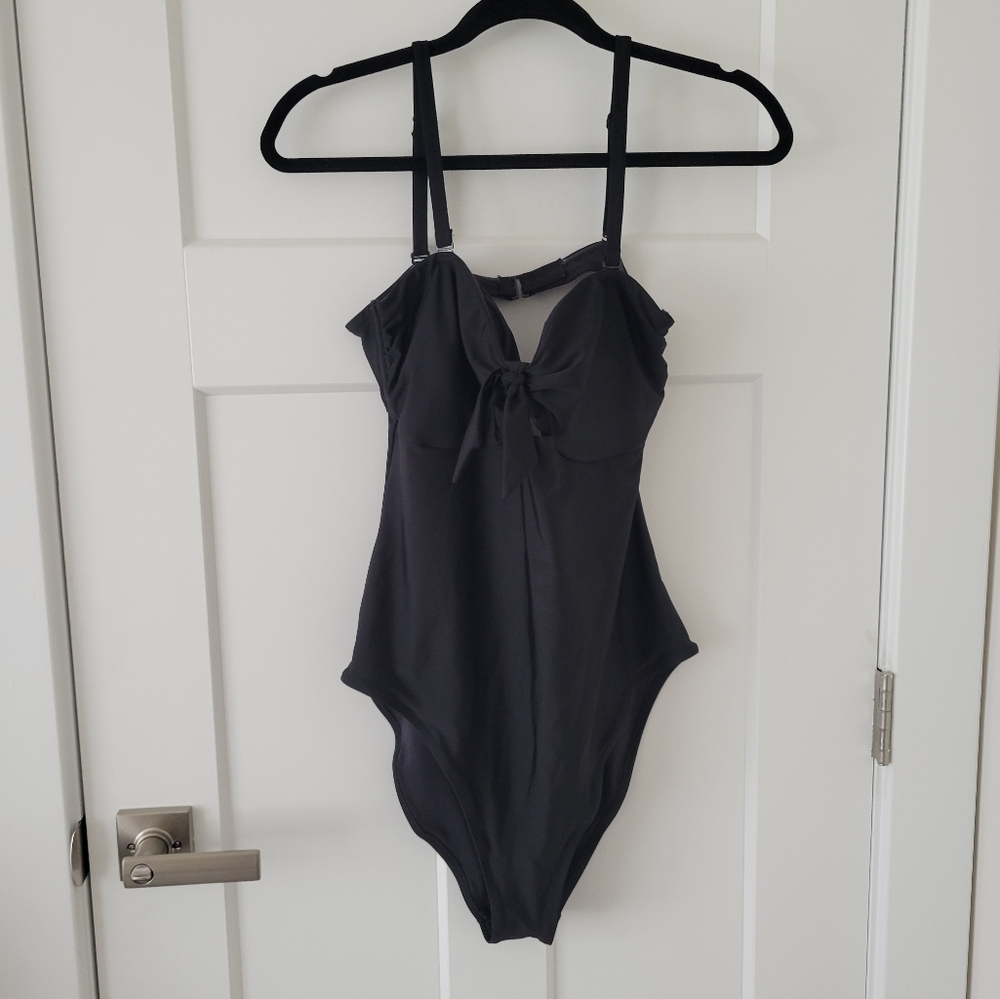 Old Navy Tie-Front Keyhole Bandeau-Style One-Piece Swimsuit - Picture 5 of 8